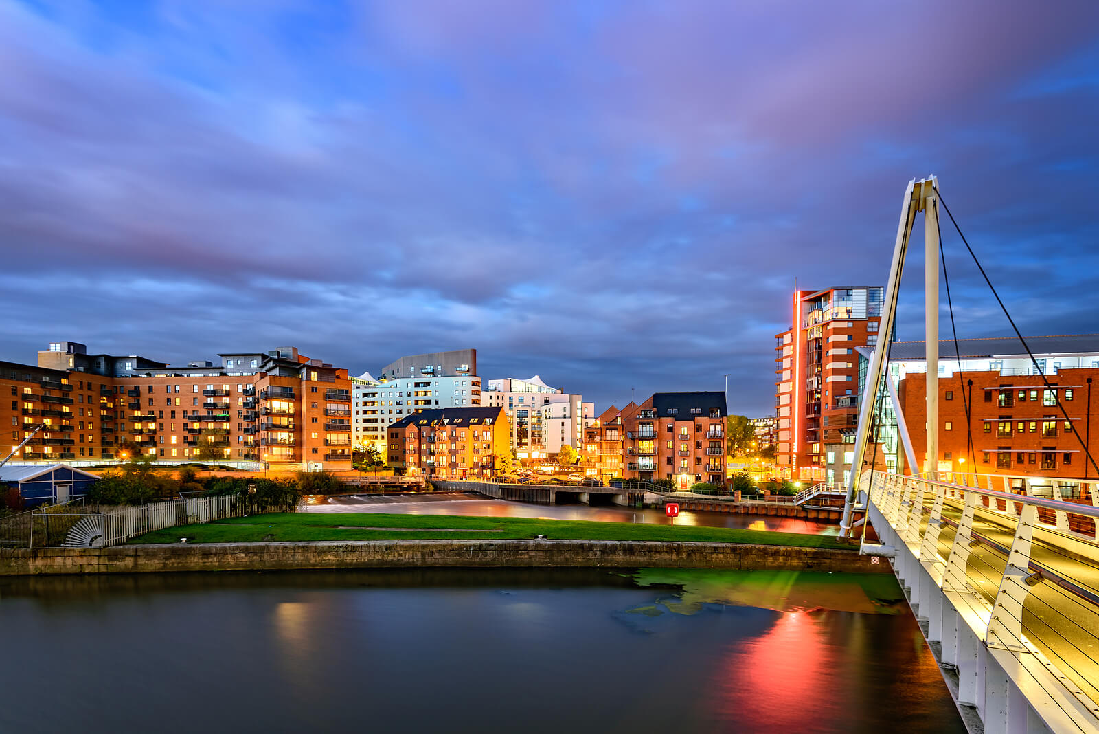 The Leeds skyline at night